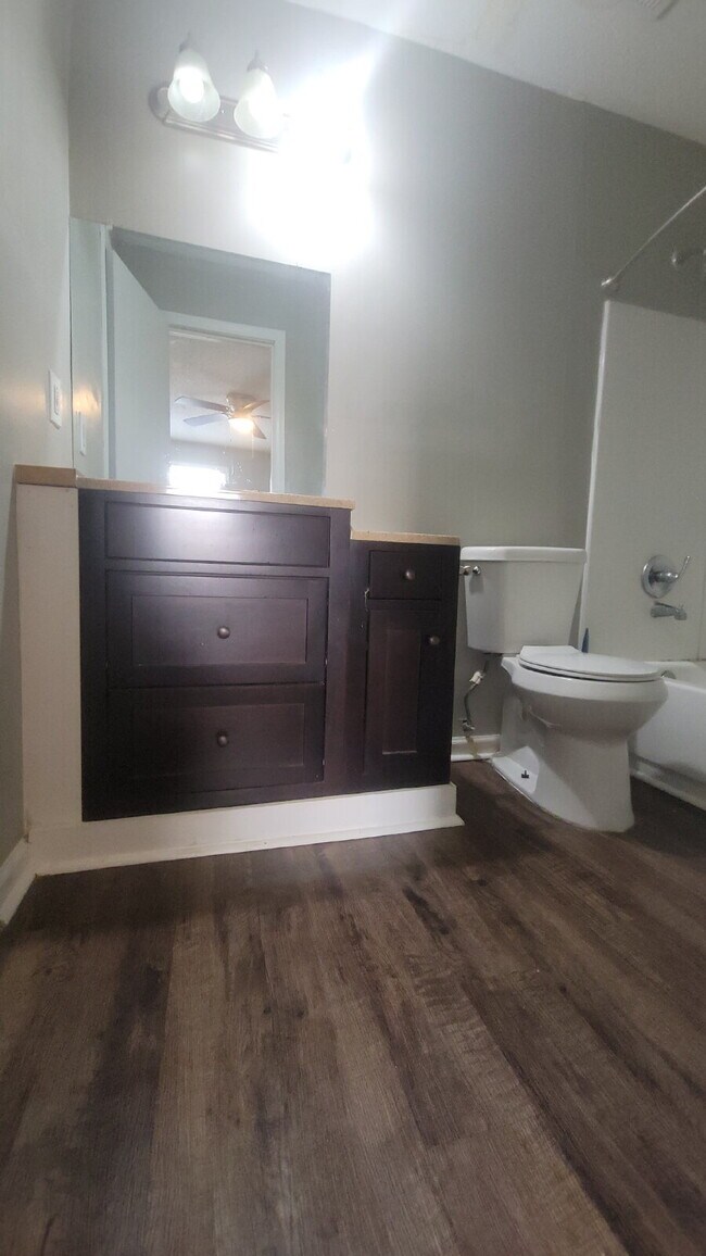 Building Photo - 1 month free!!! "Cozy 1-Bedroom Retreat  – Your Cozy Haven in Huntsville!"