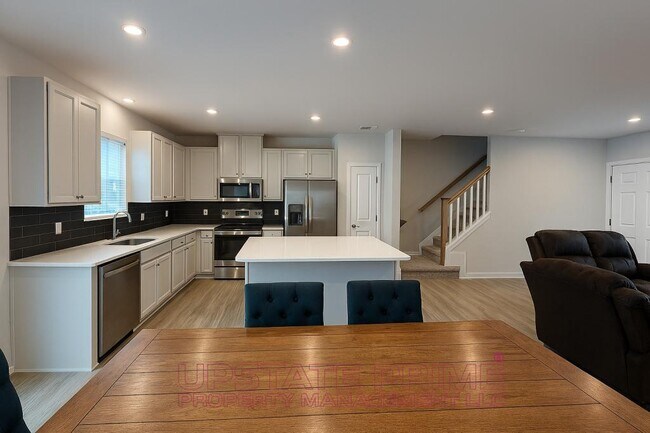 Building Photo - 340 Lograto Ln