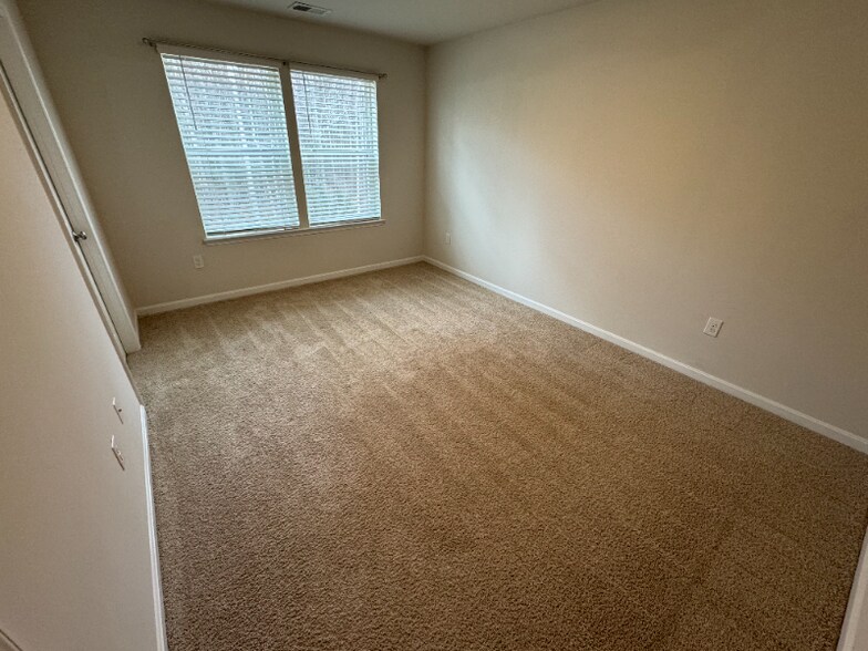 Building Photo - 61 Filbert Dr