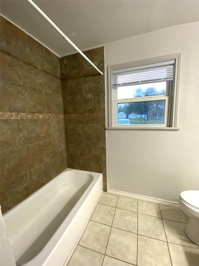 Building Photo - 315 S 3rd St