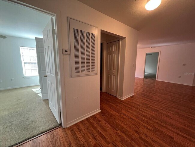 Building Photo - 5471 Vineland Rd