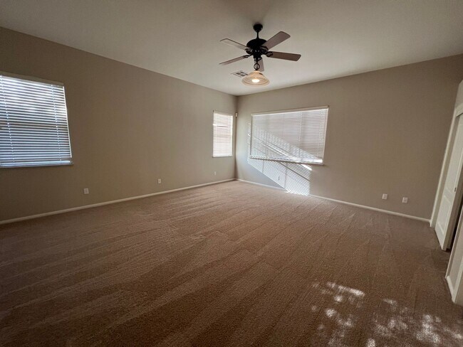 Building Photo - 4 Bedroom with Bedroom Downstairs, Pool, O...