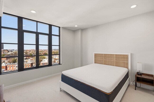 Building Photo - Mt Vernon Square Condo | 1 Bed | 1 Bath | 700 Sf | Private Balcony