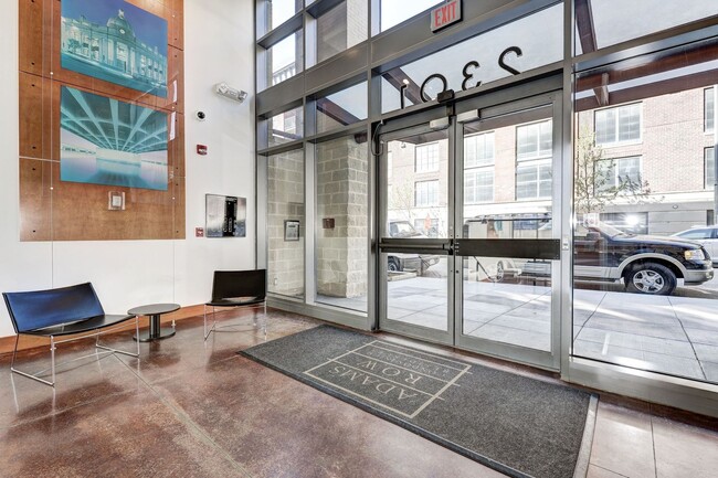 Building Photo - 2 bedroom 2 bath condo in Adams Morgan