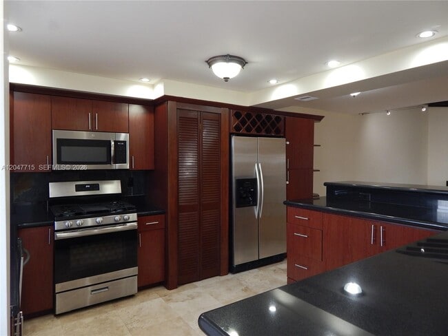 Building Photo - 6959 SW 110th Ct