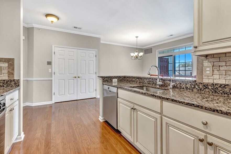 Building Photo - 632 Sophee Ln