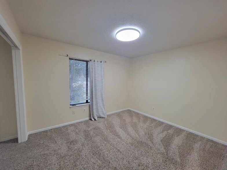 Building Photo - 3727 Greentree Pl