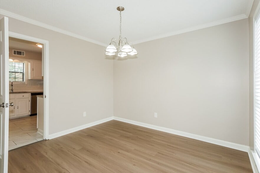 Building Photo - 7733 Deerfield Trce