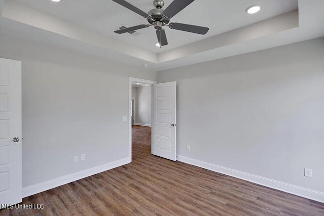 Building Photo - 253 Chartleigh Cir