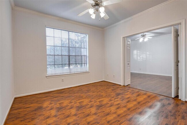 Building Photo - 2255 Braeswood Park Dr