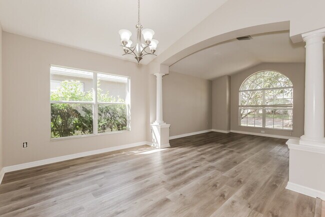 Building Photo - 433 Down Pine Dr