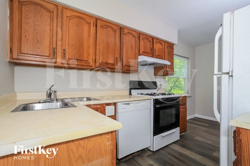 Building Photo - 5256 Ponce Ln