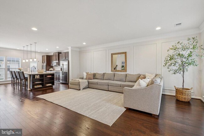 Building Photo - 805 Basswood Dr