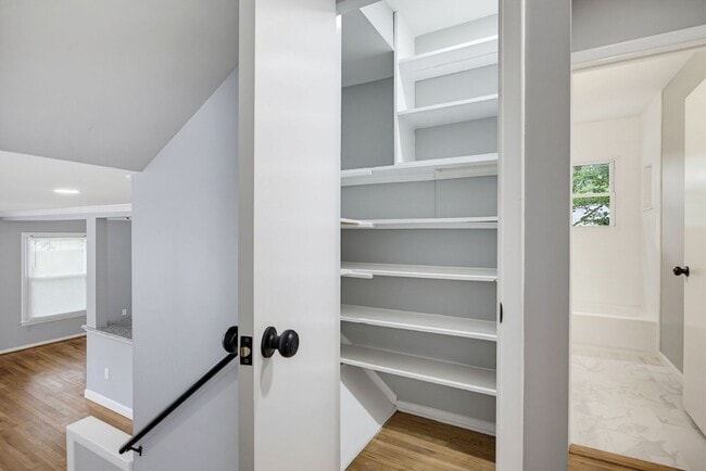 Building Photo - Fantastic Renovation in Smyrna!