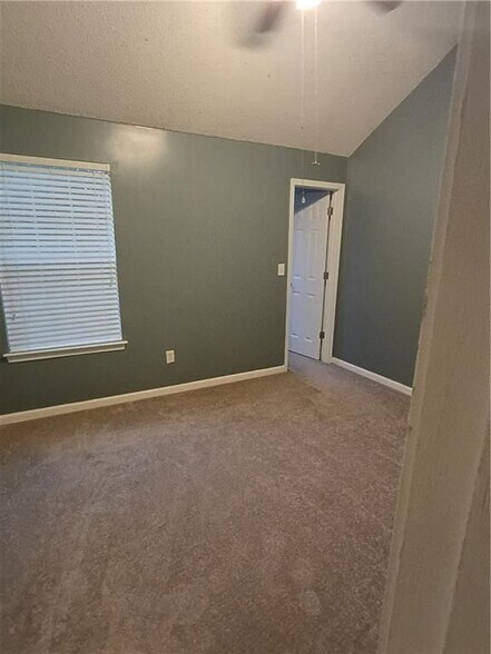 Building Photo - 325 Barshay Dr