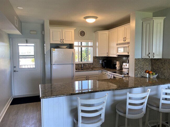 Building Photo - 1039 Hillsboro Mile