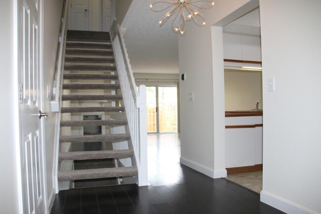 Building Photo - 5702 Mango Ln