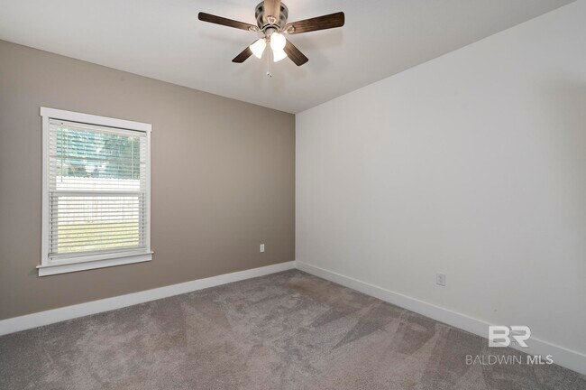 Building Photo - 231 Bronze St