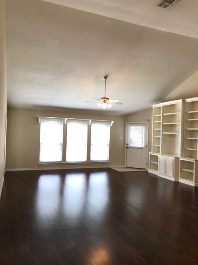 Building Photo - 5642 Lipes Blvd
