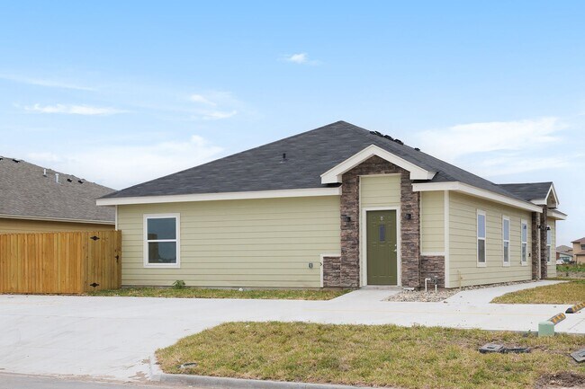 Building Photo - 2326 Summit Rd