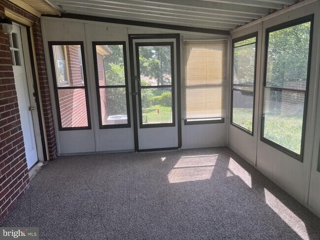 Building Photo - 4906 Hood Dr