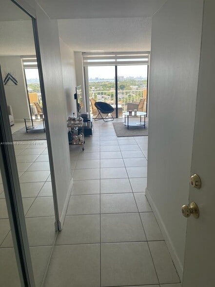 Building Photo - 2350 NE 135th St