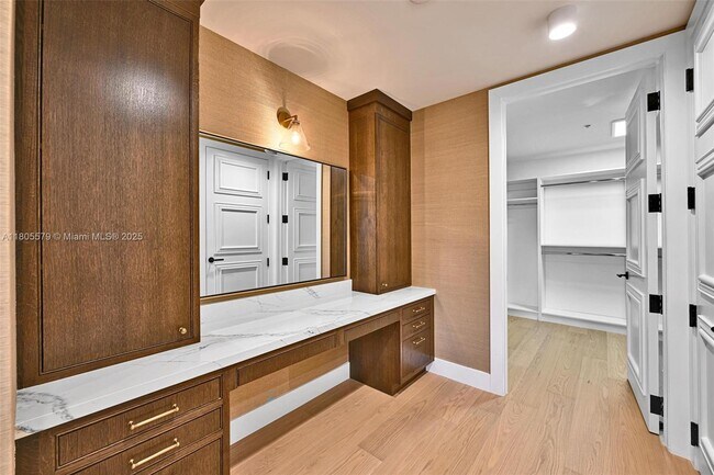 Building Photo - 13637 Deering Bay Dr