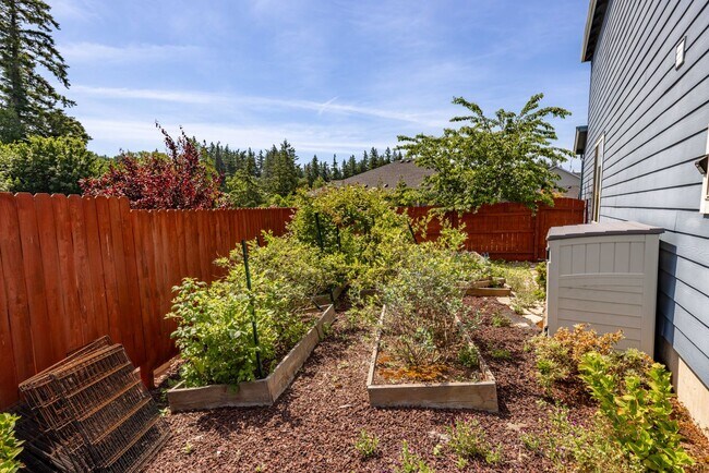 Building Photo - Four Bedroom Home + Bonus & Den in Gated C...