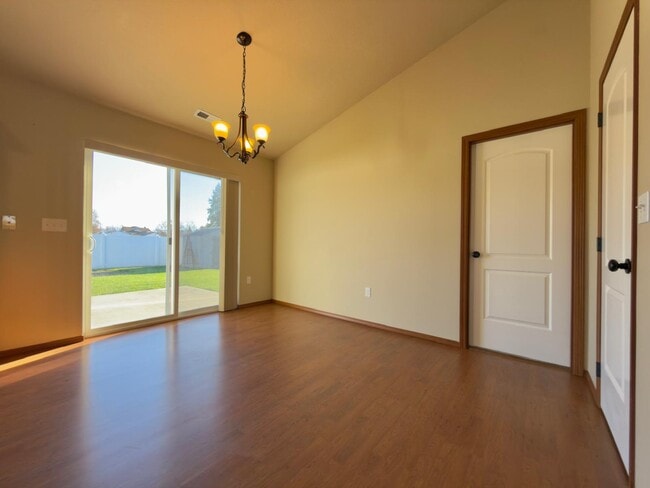 Building Photo - 1316 Robie Ln