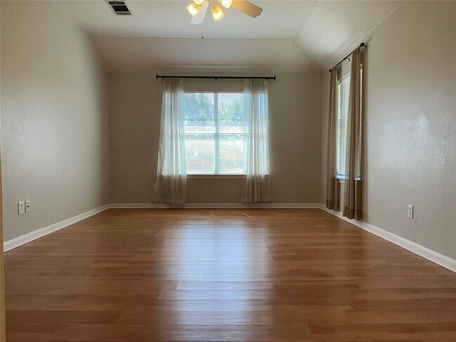 Building Photo - 12733 Serafy Ct