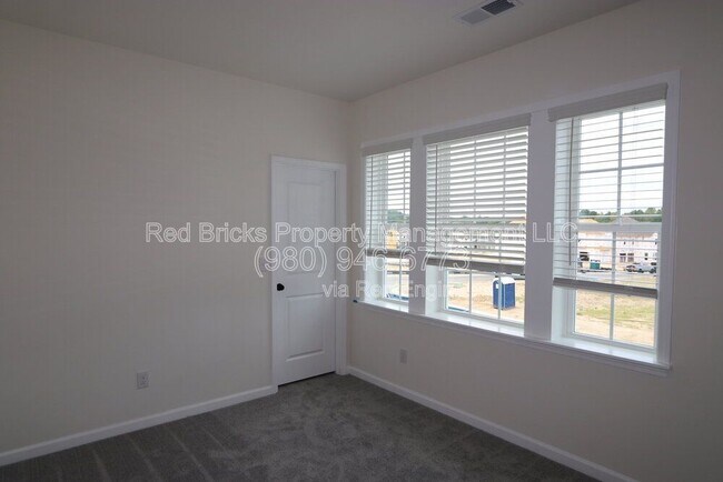 Building Photo - 17712 Summers Walk Blvd