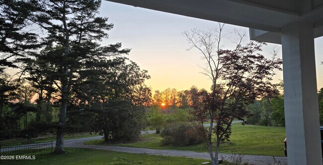 Building Photo - 554 Edwards Rd