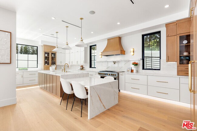 Building Photo - 2565 Patricia Ave