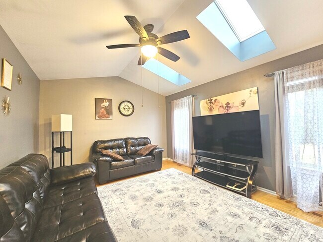 Building Photo - 579 Scott Ln