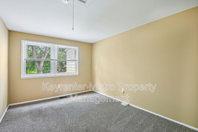 Building Photo - 12526 Woodstock Dr E