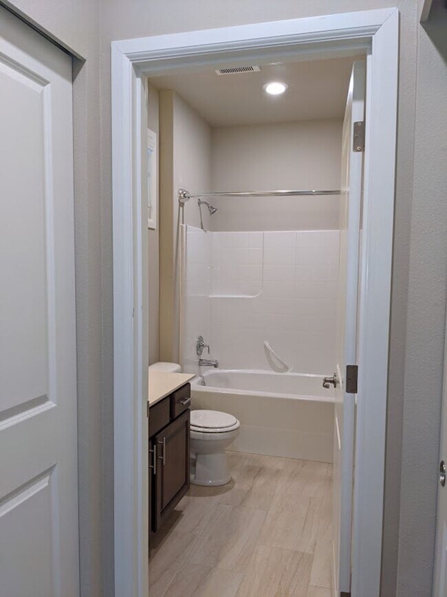 Building Photo - Northshore, Bothell, Millcreek 4 bedroom Home Special offer!