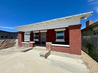 Building Photo - 2 bed w/REFRIG A/C and HUGE finished basem...