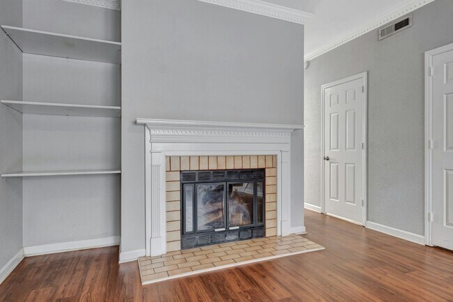 Building Photo - 321 Lakebrink Dr