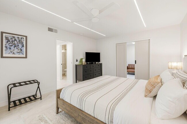 Building Photo - 179 Gran Via