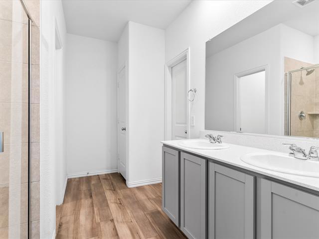 Building Photo - 2525 Starwater Dr