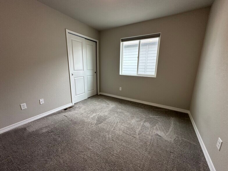 Building Photo - 7435 Gorgeted Quail Grv