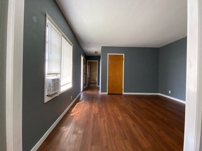 Building Photo - 481-483 Merritt