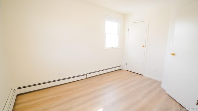 Building Photo - 5 Pearsall Pl