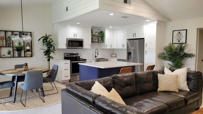 Building Photo - 5336 White Cliff Ln