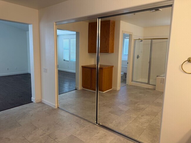 Building Photo - 841 Rosebud Dr