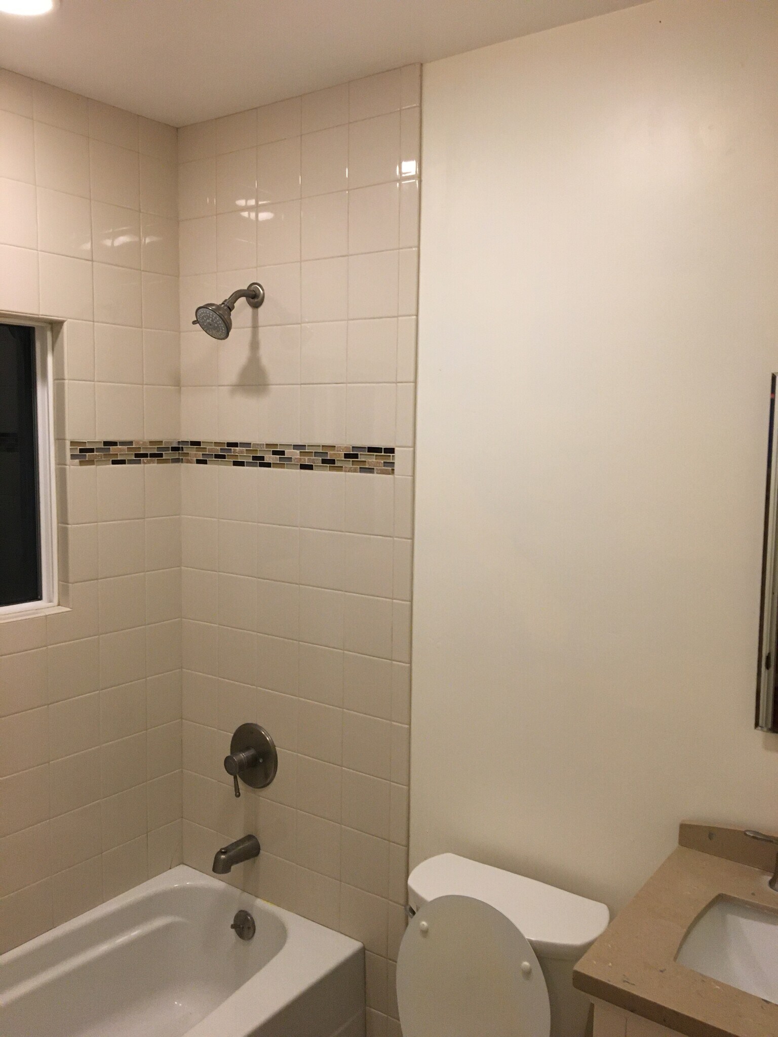 Building Photo - 2301 De la Vina St