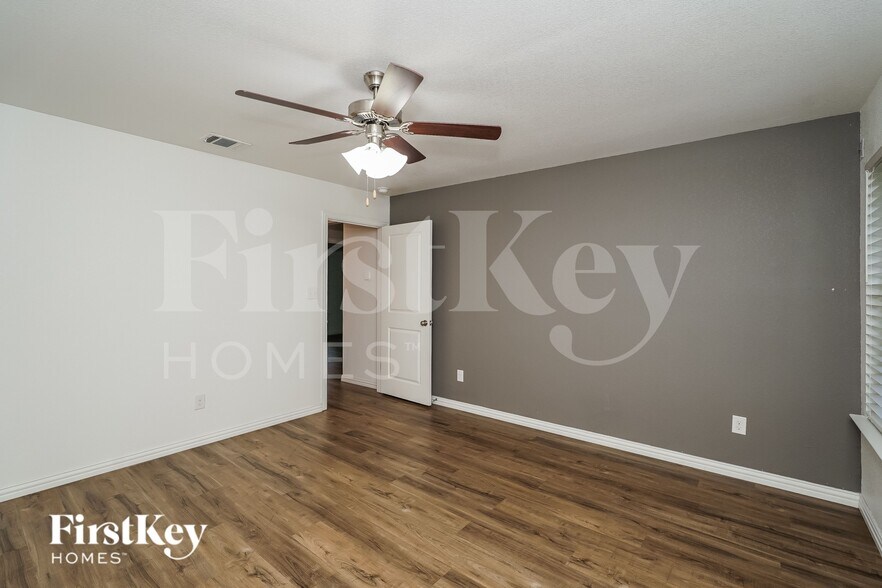 Building Photo - 7340 Parkside Pl Dr