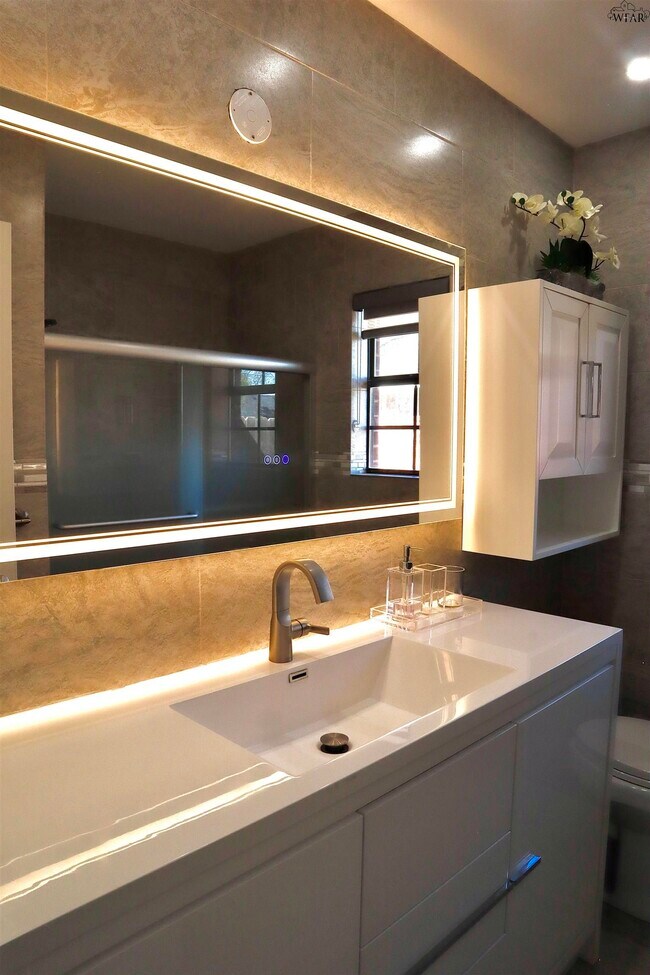 Building Photo - 19 Pilot Point Dr