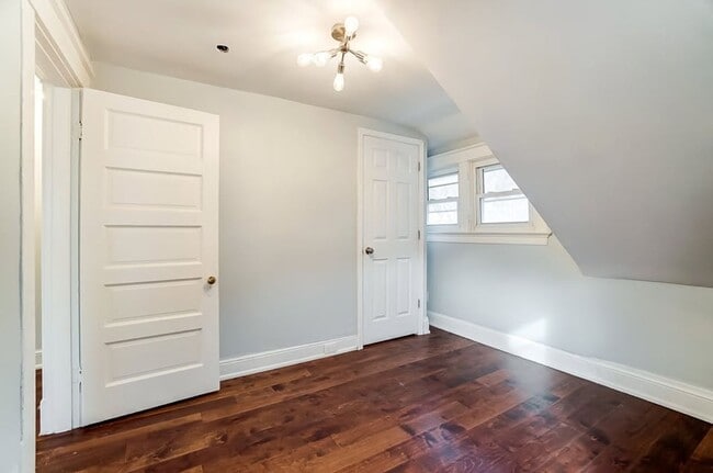 Building Photo - Great 2 Bedroom in Madisonville!