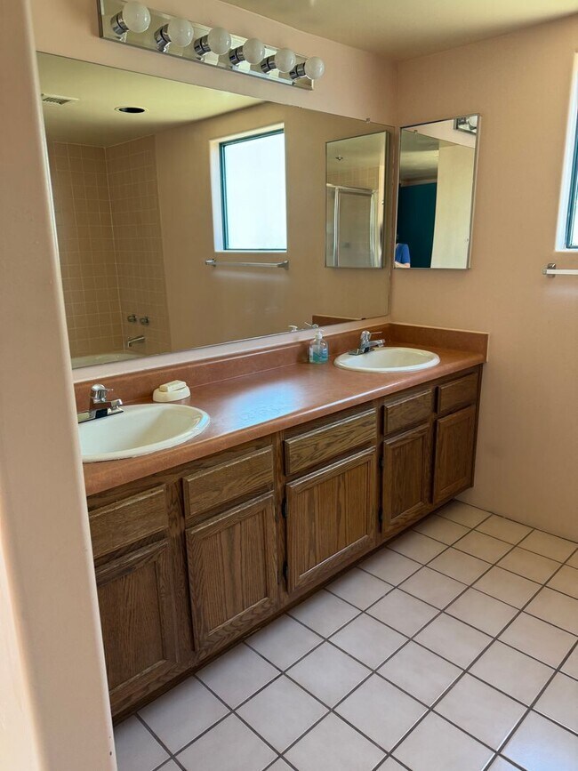 Building Photo - Southwest Casita in Convenient Location
